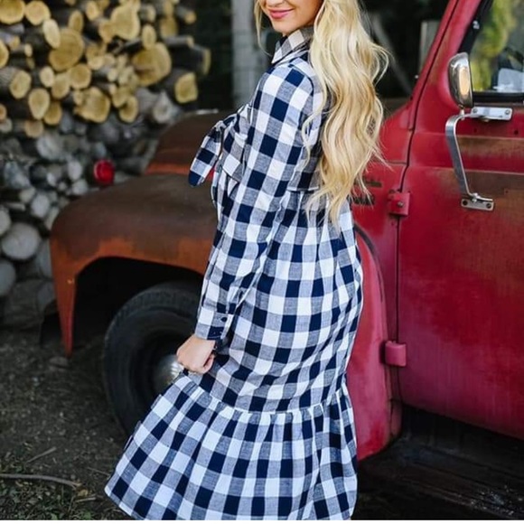 New Hailey & Co Tie Front Dress - Picture 2 of 10